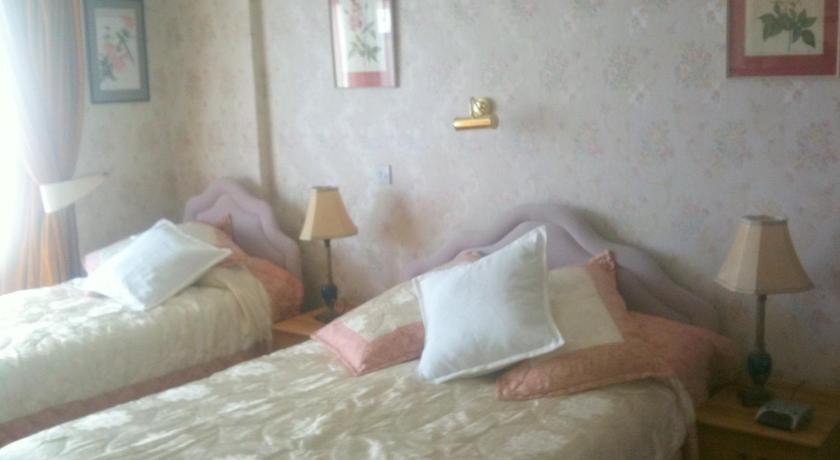 Almond House B&B Edinburgh Room photo